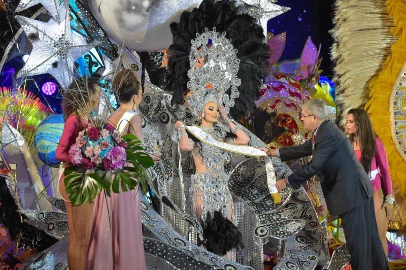 17-03-2019 SAN BARTOLOMÉ DE TIRAJANA. REINA CARNAVAL DE  MASPALOMAS.  Coronación de la reina.  ALBA DUNKERBECK MORALES. Fantasía: ?50 años de historia?. Fotógrafo: ANDRES CRUZ  | 17/03/2019 | Fotógrafo: Andrés Cruz