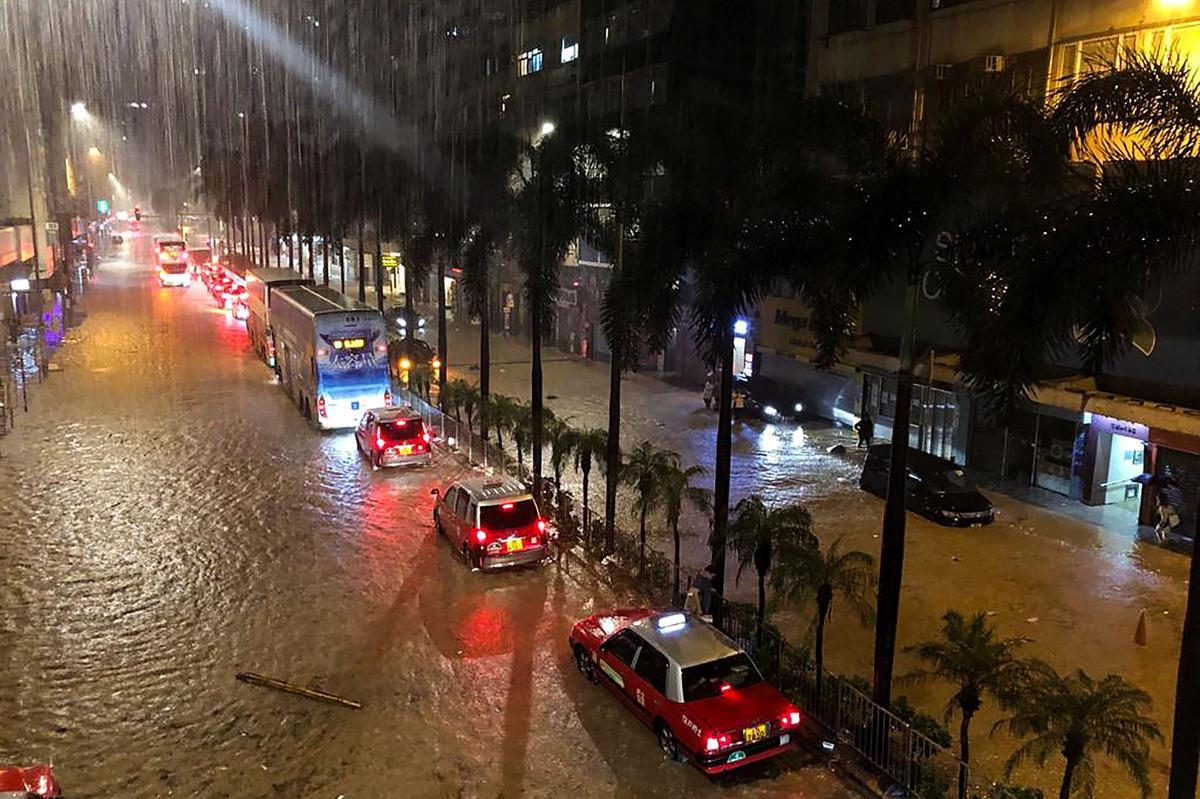 Hong Kong, gravemente inundado por el mayor temporal en 140 años