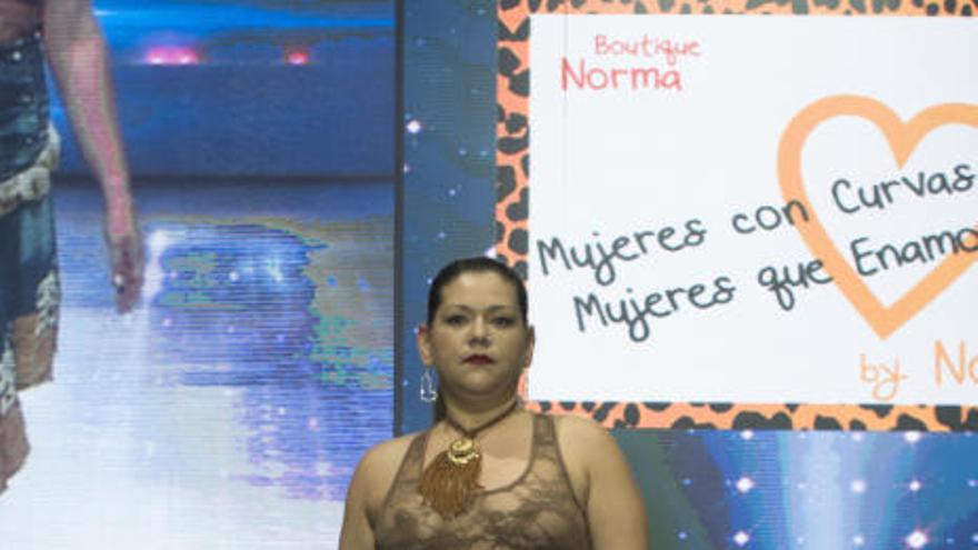 Pasarela de moda con curvas