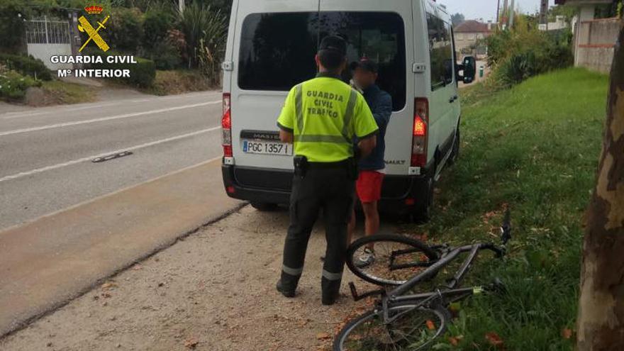 La furgoneta ya multó a dos ciclistas // FdV