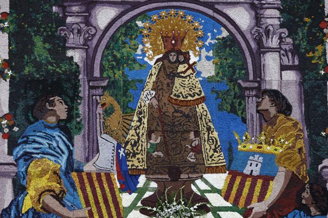El tapiz de la Virgen de los Desamparados, al detalle