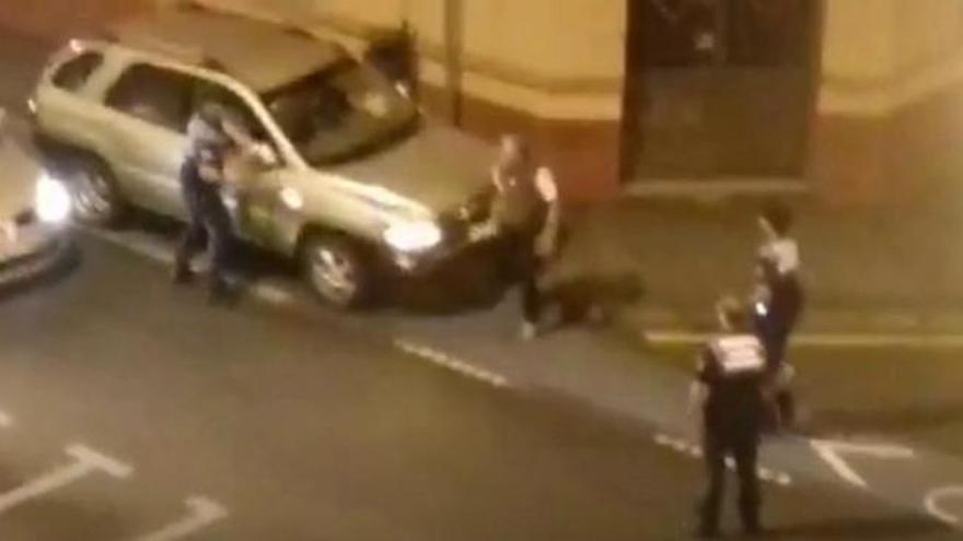 Un &#039;espadachín&#039; contra cuatro agentes de la Policía Local de Las Palmas de Gran Canaria