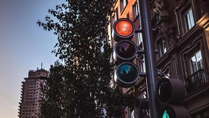 Spain to Overhaul Urban Traffic Signals to Boost Pedestrian Safety by 2026