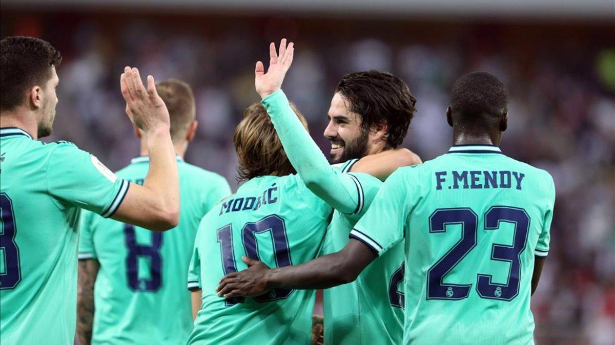 Los jugadores del Madrid celebrando el tanto de Isco en la Supercopa