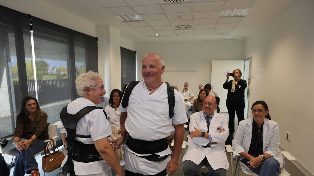 Un exoesqueleto para cuidar sin lesionarse: Galicia y Portugal buscan aliviar la carga física de los profesionales sanitarios