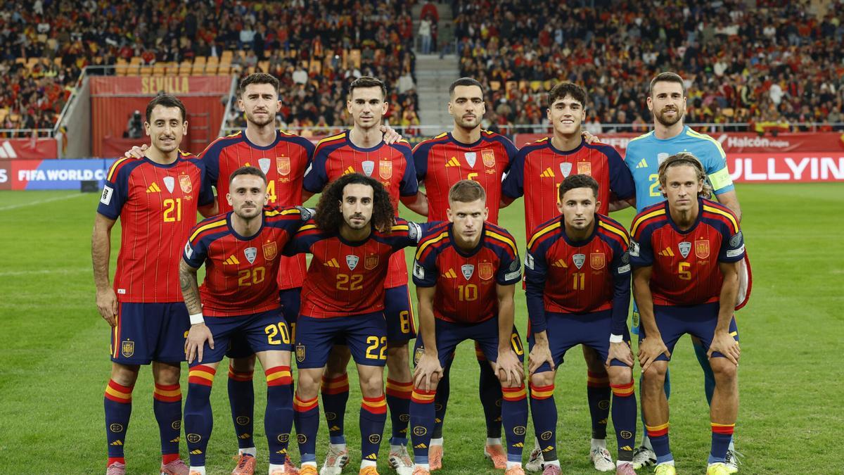 La selección española antes del encuentro frente a Turquía correspondiente a la fase de clasificación para el Mundial 2026.