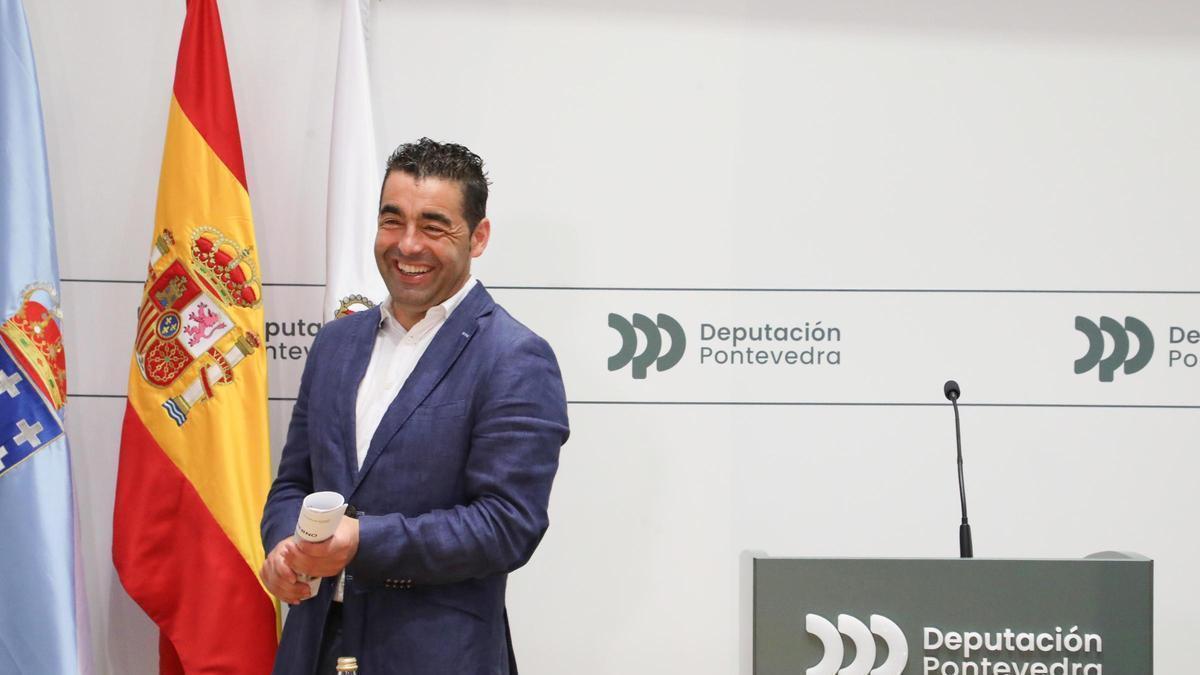 El presidente de la Diputación, Luis López, esta mañana en su comparecencia.
