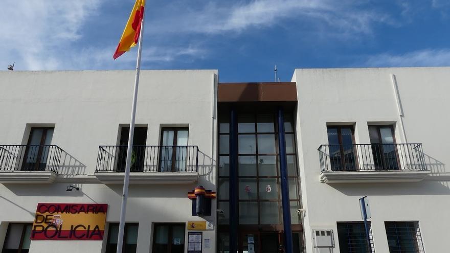 La Policía Nacional detiene en Estepona a seis hombres por nueve robos en comercios