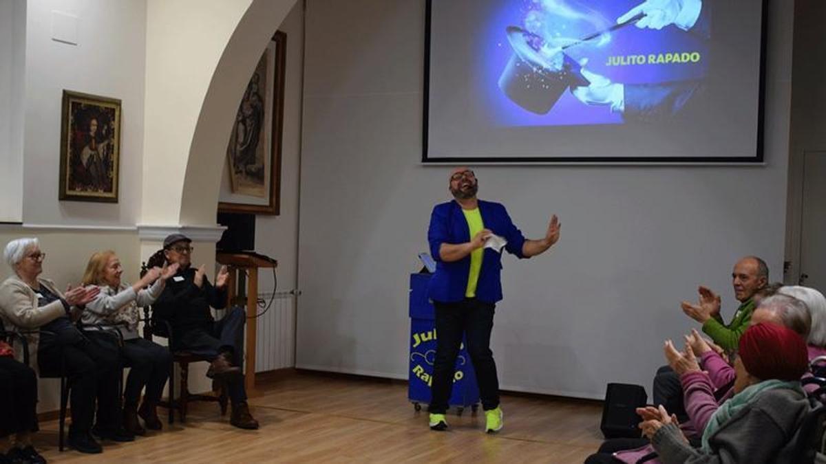 La magia y la risa llegan a la residencia Palacio de Valparaíso de la mano de Julito Rapado