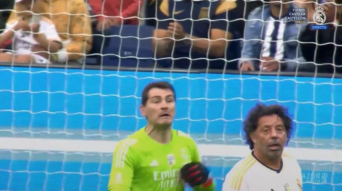 La cara de Iker lo dice todo... El balonazo de Casillas a Arbeloa: Lo ha hecho aposta el mamón