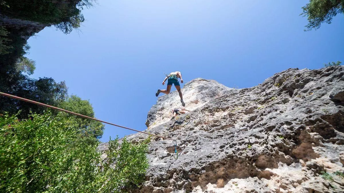 Un oasis de escalada al final de la vía del tren: Las Torcas de Chodes