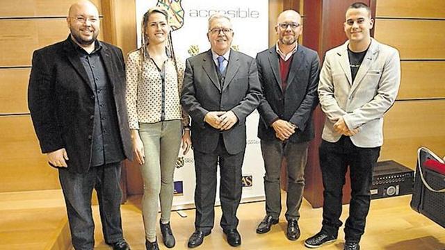 Javier Pérez, Estefanía Pérez, José Miguel Bravo de Laguna, José Miguel Álamo e Isaac Martínez, ayer durante la presentación de la candidatura. | juan carlos castro