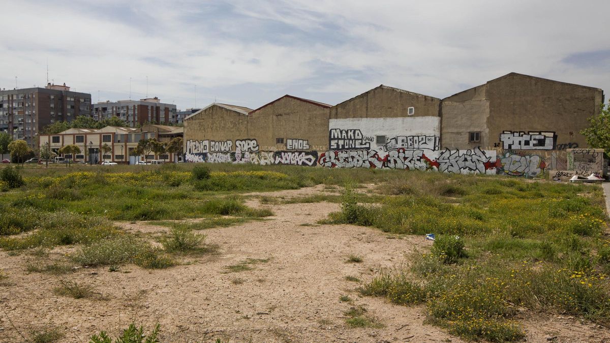 Solares y naves del barrio de Ciutat Fallera