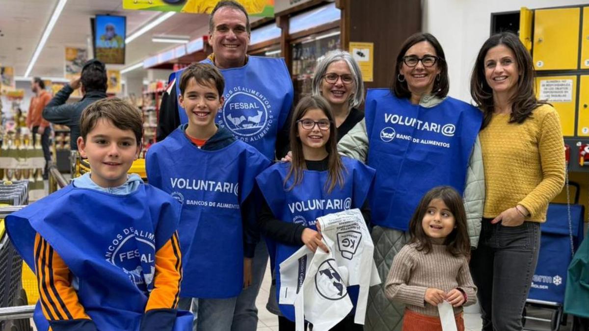 Voluntarios  en la campaña del Banco de  Alimentos.