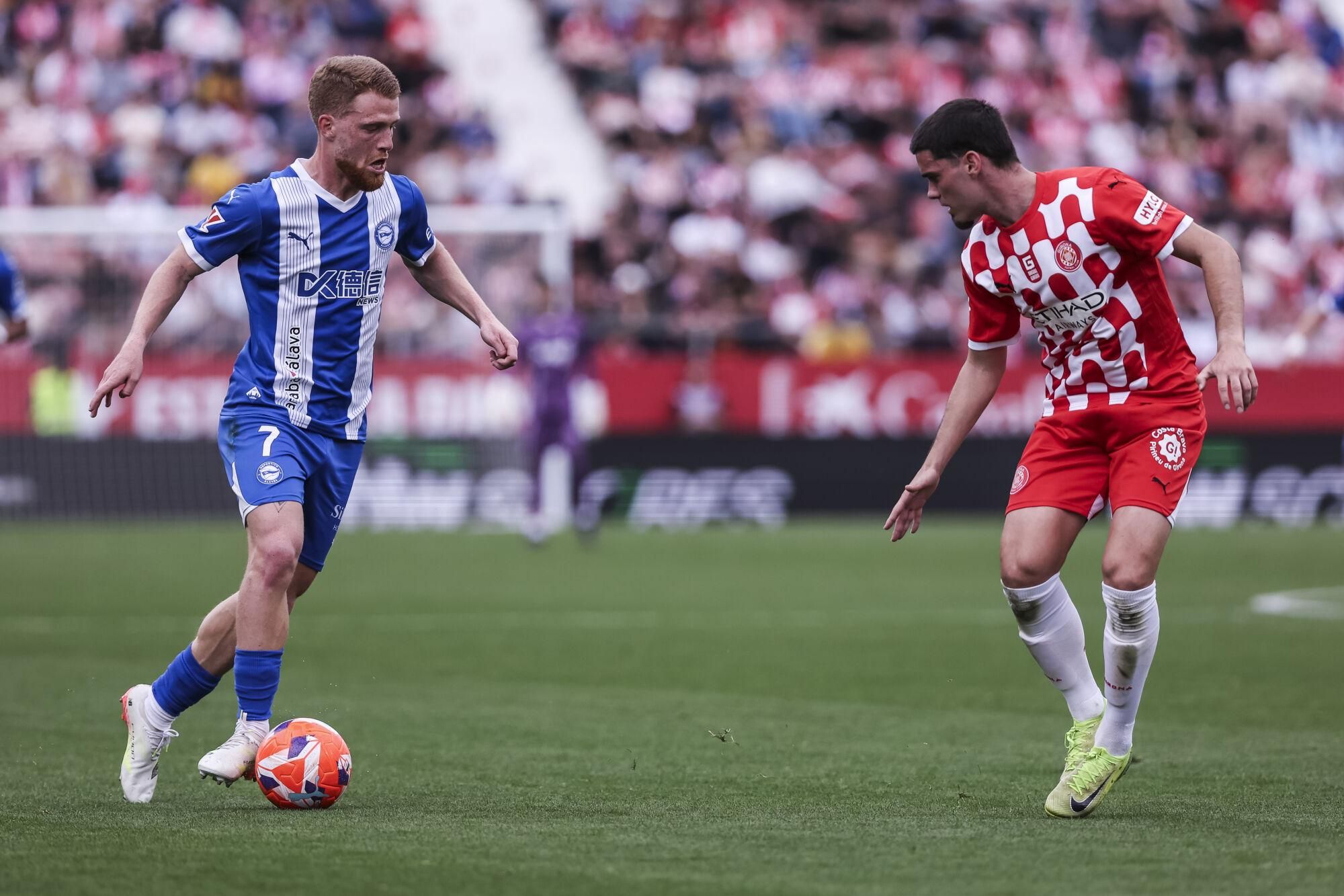 Carlos Vidente of Deportivo Alaves runs with the ball during the Spanish league, La Liga EA Sports, football match played between Girona FC and Deportivo Alaves at Estadio de Montilivi on April 05, 2025 in Girona, Spain. AFP7 05/04/2025 ONLY FOR USE IN SPAIN. Javier Borrego / AFP7 / Europa Press;2025;SPORT;ZSPORT;SOCCER;ZSOCCER;Girona FC v Deportivo Alaves - La Liga EA Sports;