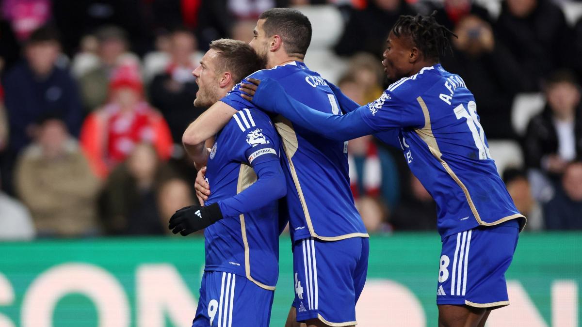 Los jugadores del Leicester celebran el gol de Jamie Vardy
