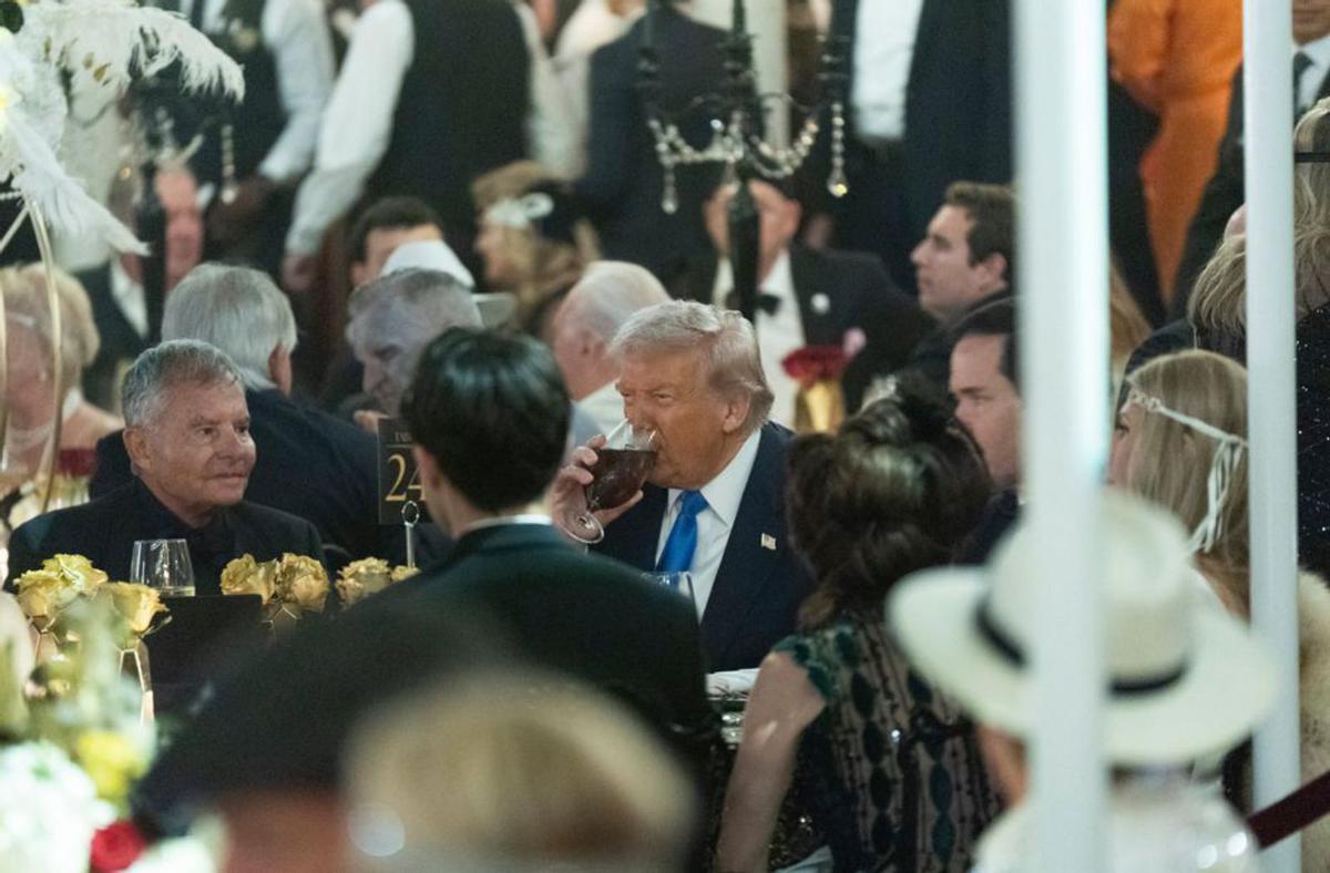 Trump celebra una luxosa festa de Halloween