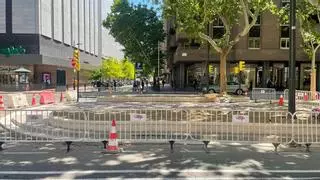 El inverosímil cartel de obras en Zaragoza: "Paso peatonal cortado excepto acceso bar"