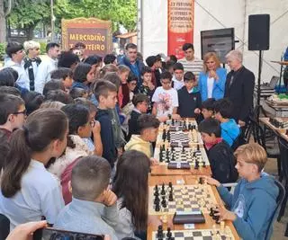 El ajedrez toma el centro de Redondela con 382 jugadores