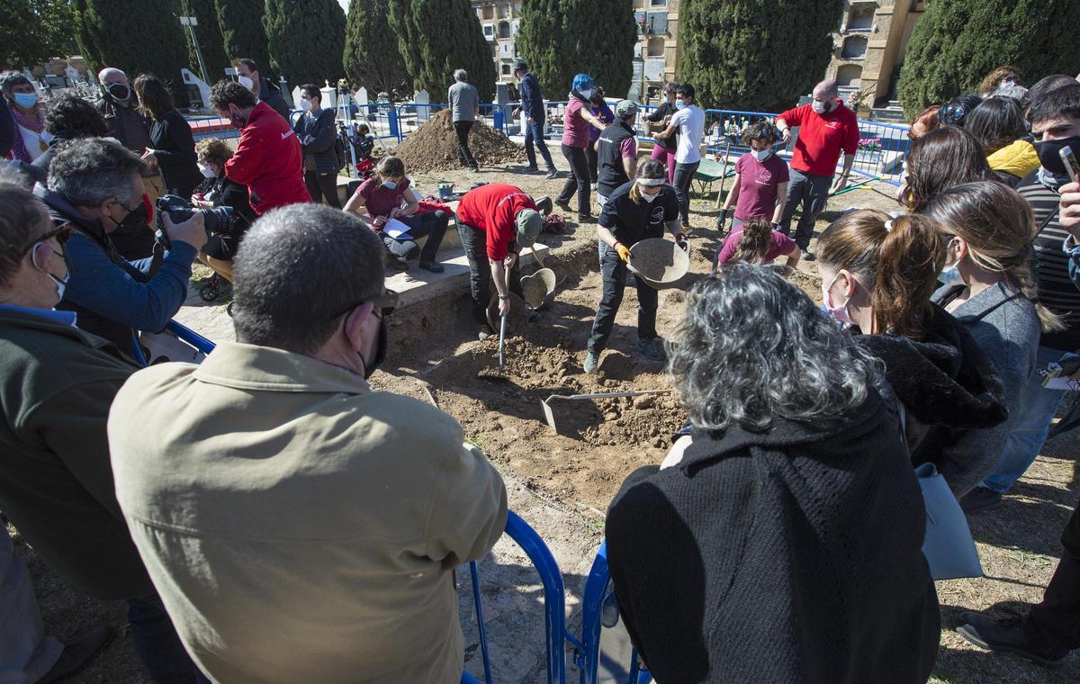 El cementerio de Alicante acoge la primera exhumación de represaliados del franquismo