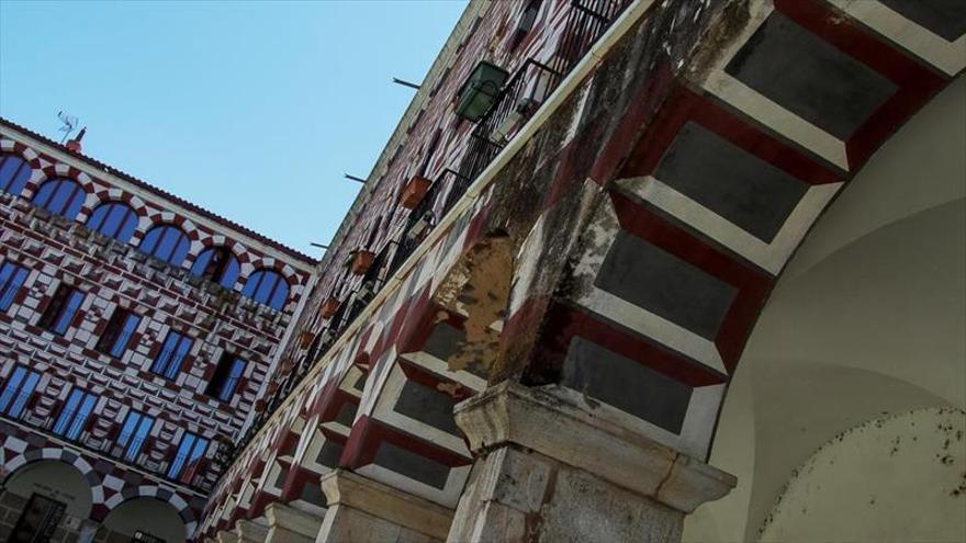 El arreglo de la fachada de las Casas Coloradas comenzará antes de fin de año