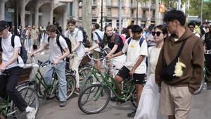 Sis de cada deu visitants veuen la ciutat massificada