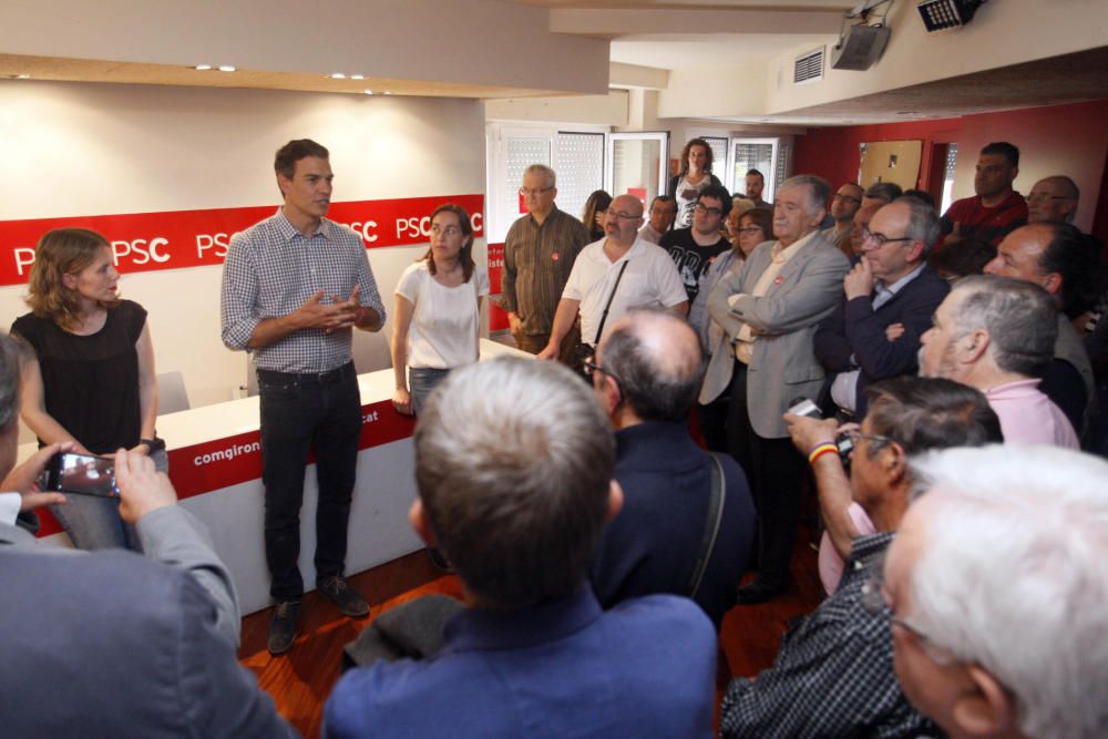 Pedro Sánchez es reuneix amb els militants a Girona