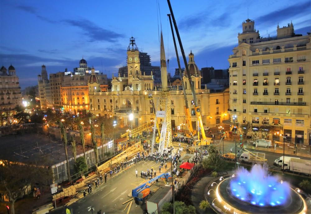 'Plantà' al tombe de la falla municipal