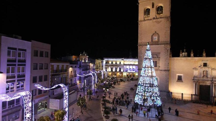 Las calles comerciales de Badajoz tendrán alumbrado en Navidad sin costes