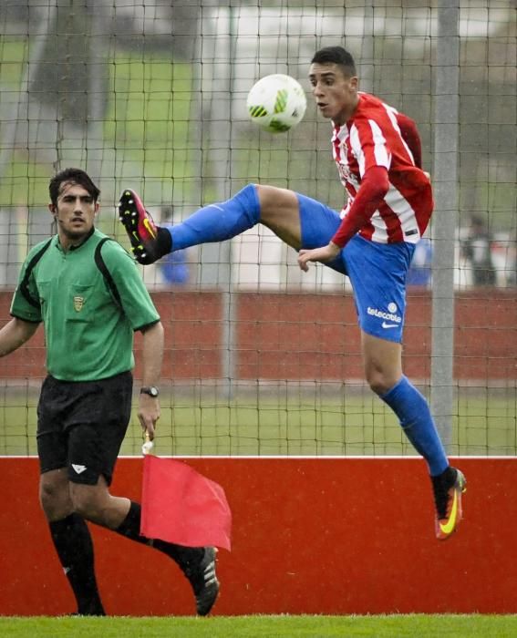 El partido entre el Sporting B y el Real Avilés, en imágenes