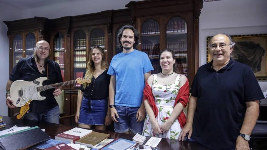 Los músicos del Conservatorio de Felanitx, con Josep Prohens.