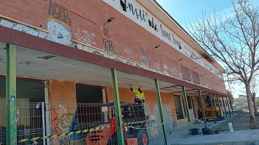 Arrancan las obras para reconvertir el antiguo instituto Lloixa de Sant Joan en edificio multiusos