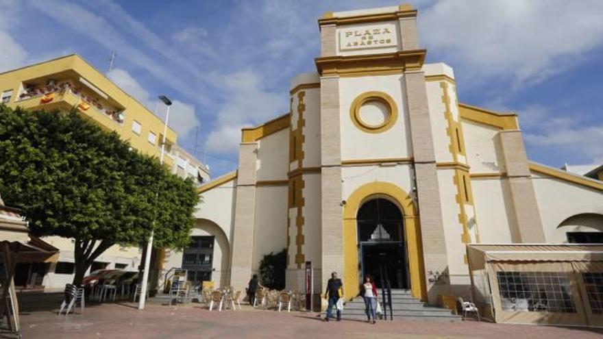 El Mercado de Abastos de Santa Pola durante un día laboral, en imagen de archivo.