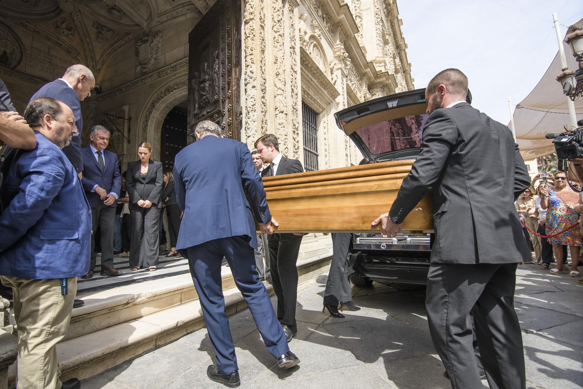 Abierta al público la capilla ardiente de María Jiménez en el Ayuntamiento de Sevilla