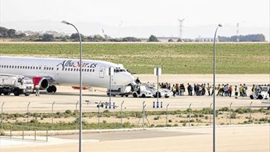 El aeropuerto pretende lograr vuelos a Baleares para este verano