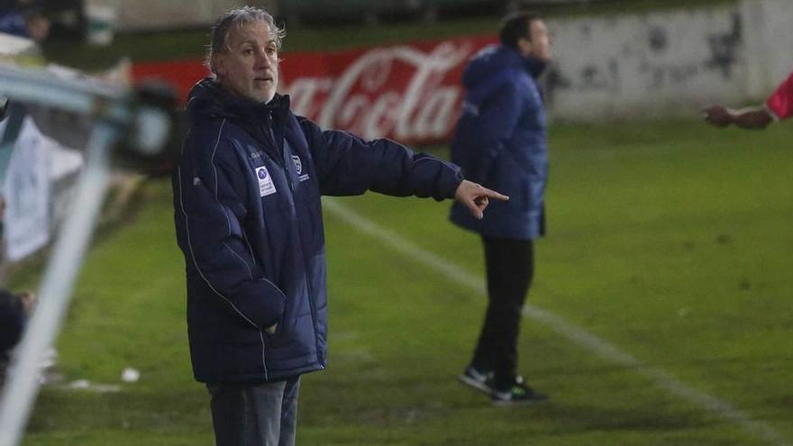 Oli Álvarez, durante el partido contra el Tuilla en Miramar.