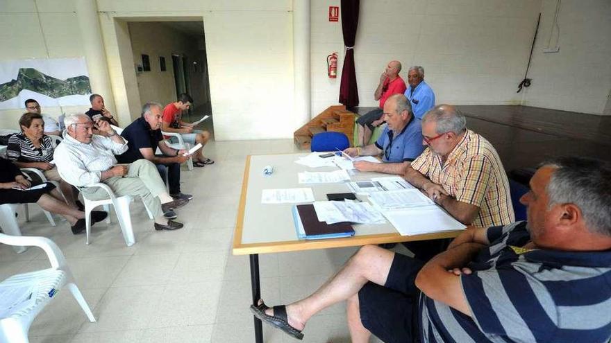 Asamblea de los comuneros de Baión, en Vilanova de Arousa. // Iñaki Abella