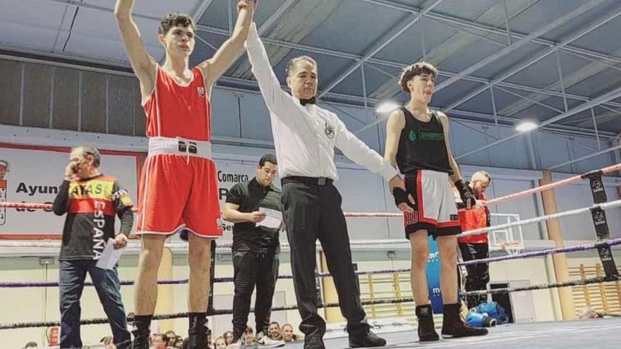 Gabriel Sauca y Theo Bastidas demuestran su talento en el ring