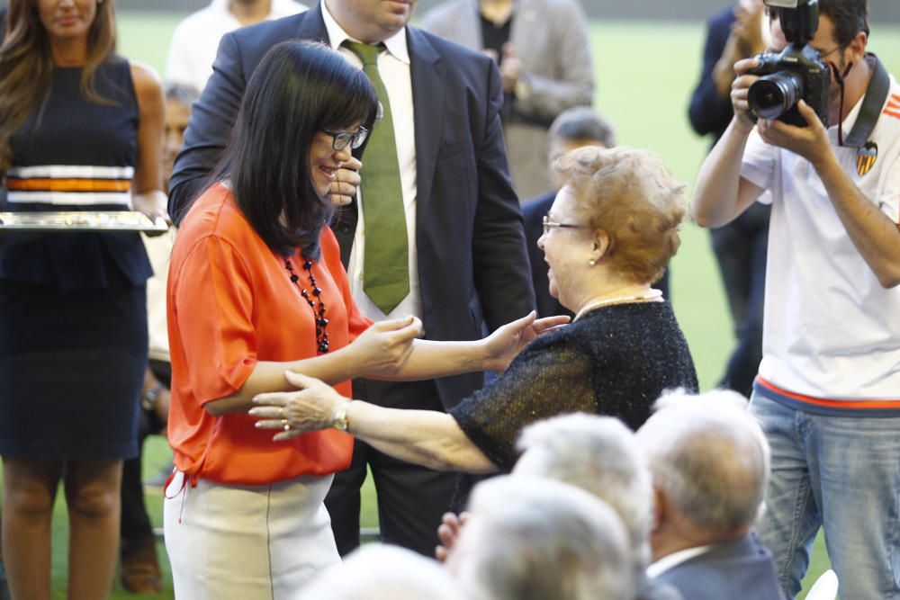 El Valencia rinde homenaje a sus socios más fieles