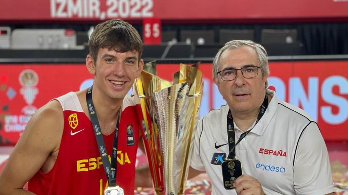 Tanchyn y Aguayo, con el trofeo y las medallas conquistadas en el Europeo.