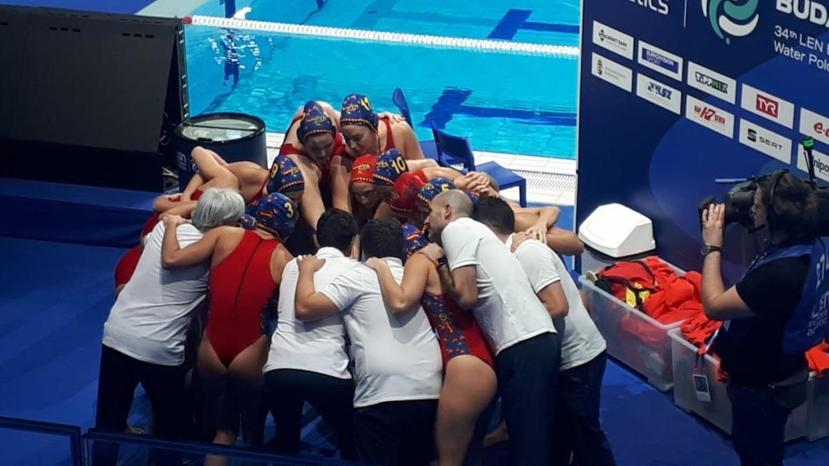 Las jugadoras españolas se conjuran antes del partido contra Alemania.