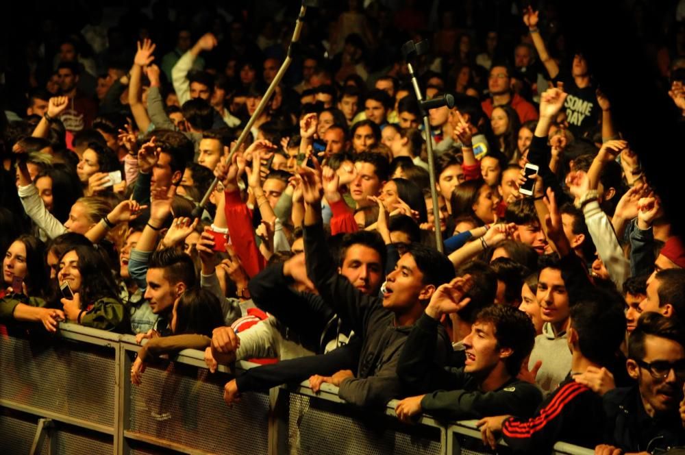 El productor y músico madrileño Carlos Jean hace bailar al parque de A Xunqueira en una noche desenfrenada dedicada a la música electrónica dentro del programa de las Fiestas de San Roque