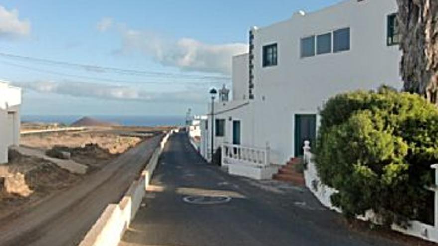 253.000 € Venta de casa en Tinajo 310 m2, 6 habitaciones, 2 baños, 816 €/m2...