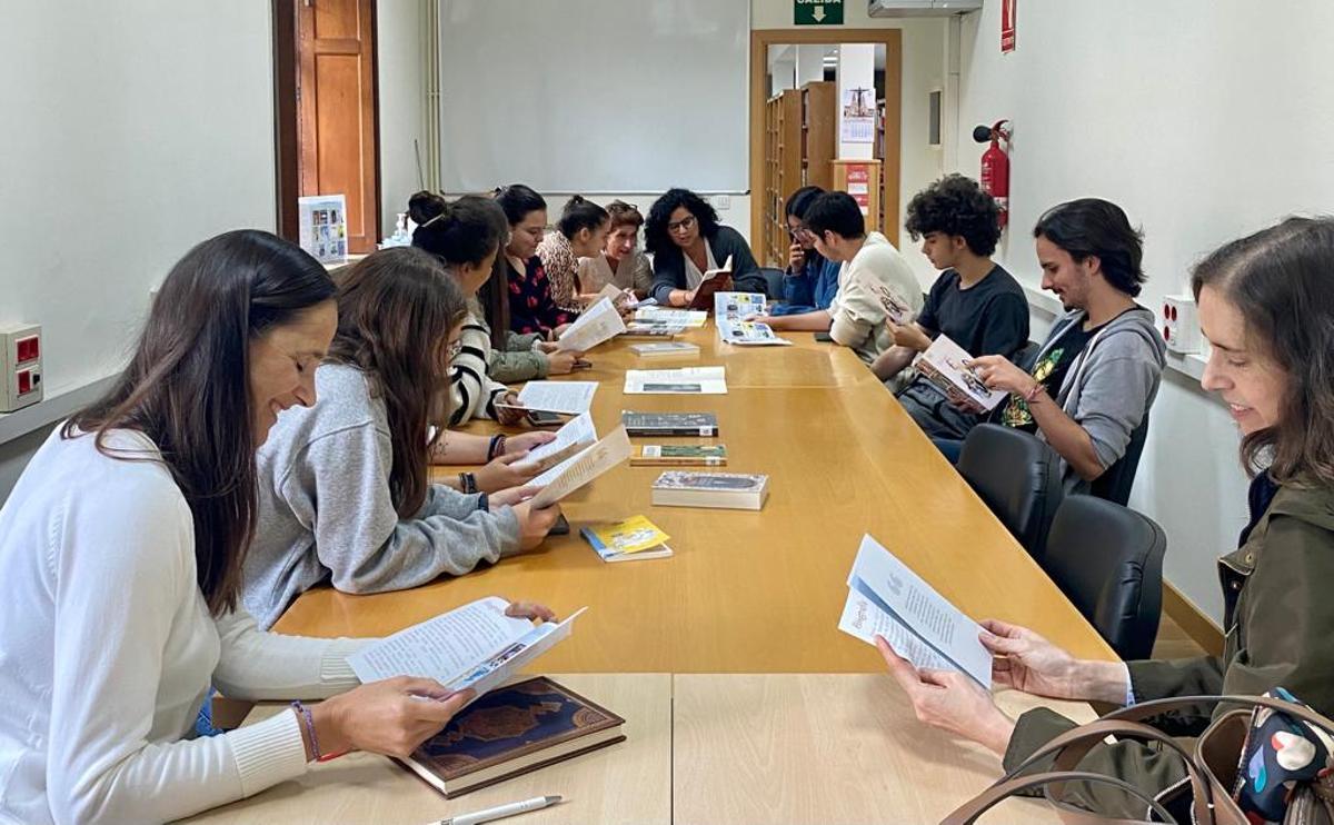 Alumnos de Magisterio de Vigo en el Club Señora Phelps