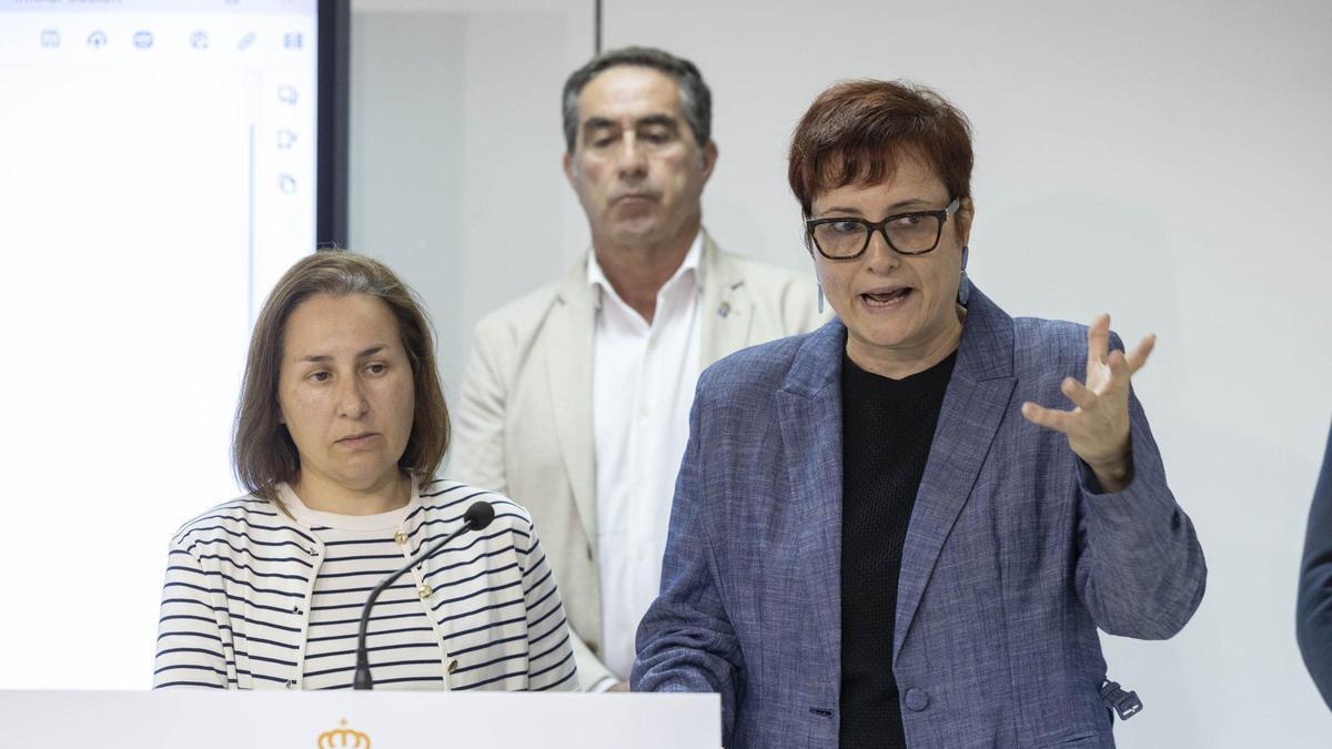 Candelaria Delgado (d), Concepción Ramírez (i) y Francisco Candil.