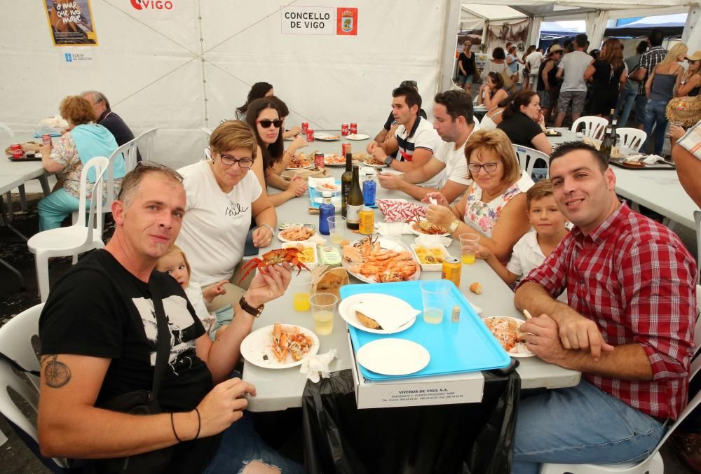 La XVII edición de la Festa do Marisco dijo adiós ayer con largas colas y miles de raciones vendidas.