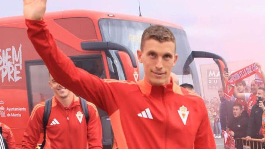 Alberto González, el central del Real Murcia que no para de sumar