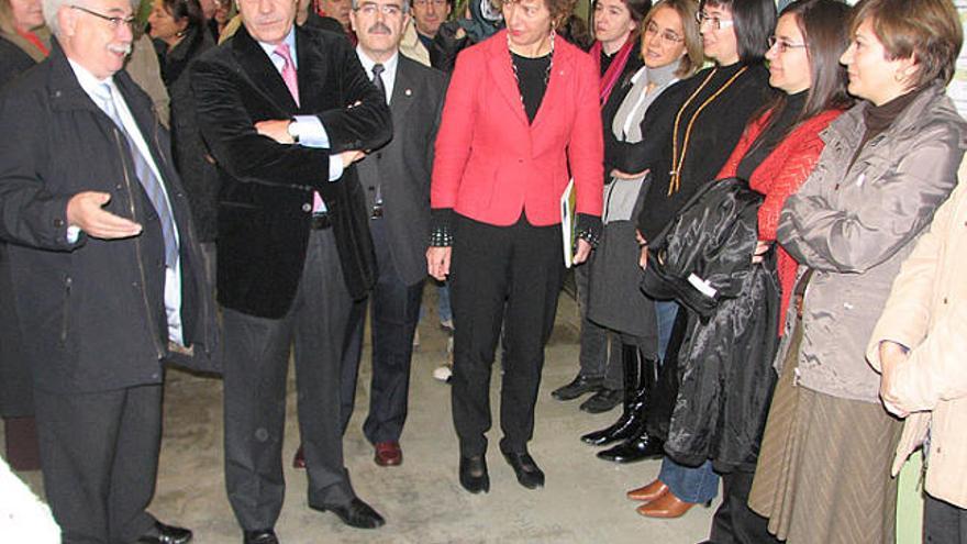 El ministre de Treball (segon per l&#039;esquerra) va ser ahir a Reus.