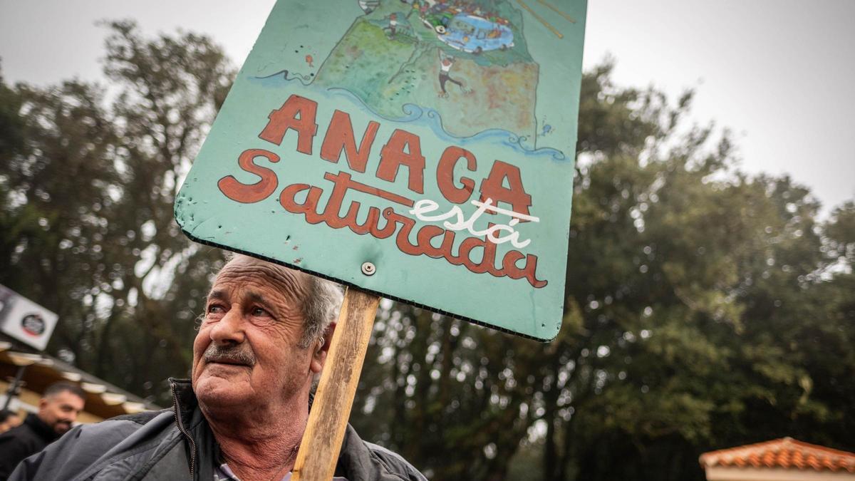 "Ya se quejan hasta los extranjeros": Anaga vuelve a denunciar el colapso de coches en Cruz del Carmen