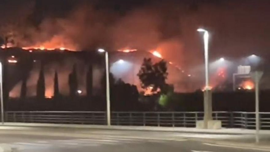 Vídeo | Incendio en las laderas del Fuerte de San Cristóbal de Badajoz